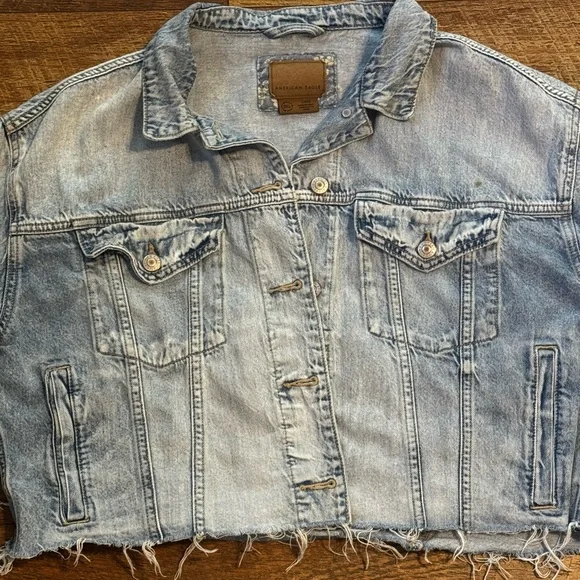 American Eagle Cropped Denim Jacket - Picture 2 of 5